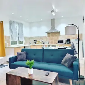 https://chatenay-4-cozy-studio-with-car-park-and-terrace.fr-paris.fr