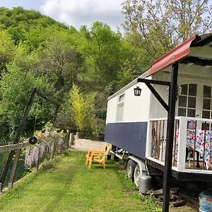 https://roulottes-pipowagen-2-3-personen.midi-pyreneeshotels.com